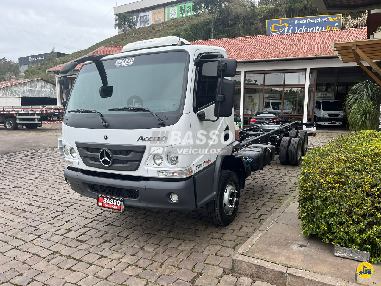 CAMINHAO MERCEDES-BENZ MB 1317 Baú Furgão 3/4 6x2 Basso Veículos GARIBALDI RIO GRANDE DO SUL RS